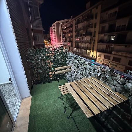 Apartamento De Habitaciones Privadas En El Centro De マラガ エクステリア 写真