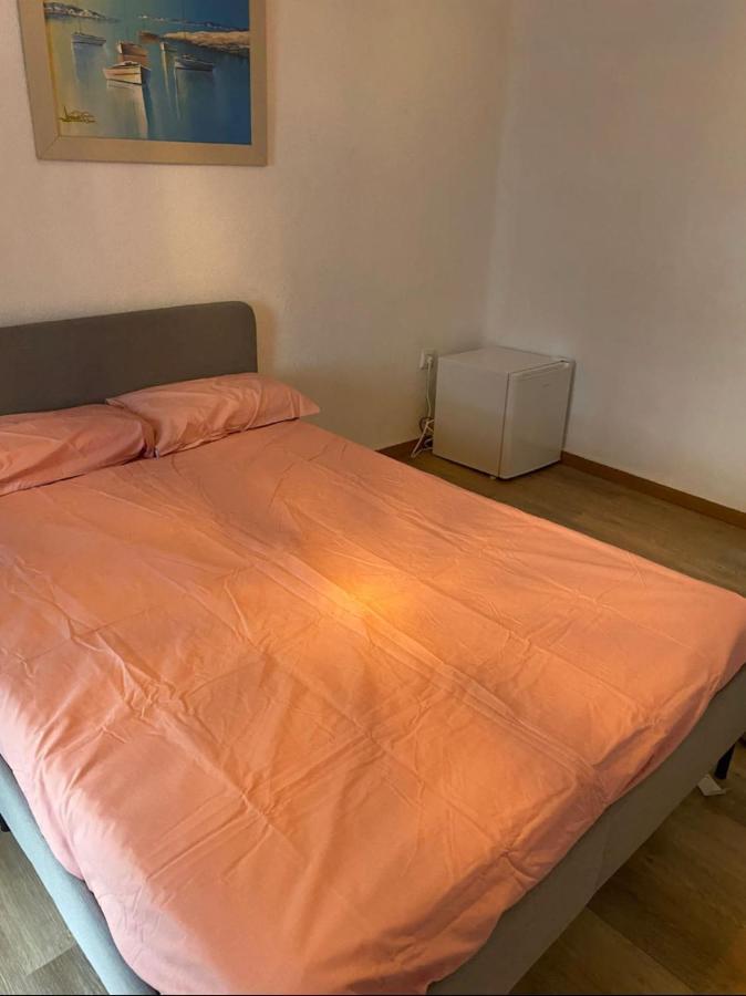 Apartamento De Habitaciones Privadas En El Centro De マラガ エクステリア 写真
