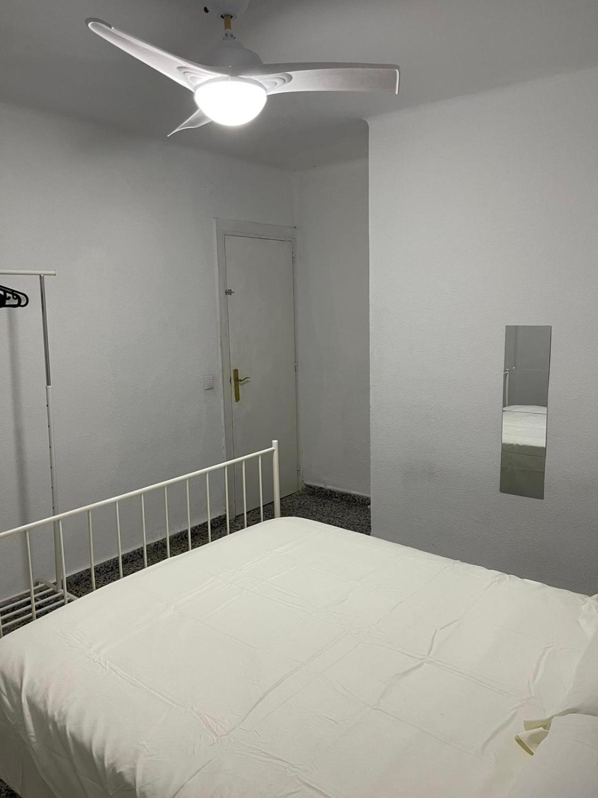 Apartamento De Habitaciones Privadas En El Centro De マラガ エクステリア 写真
