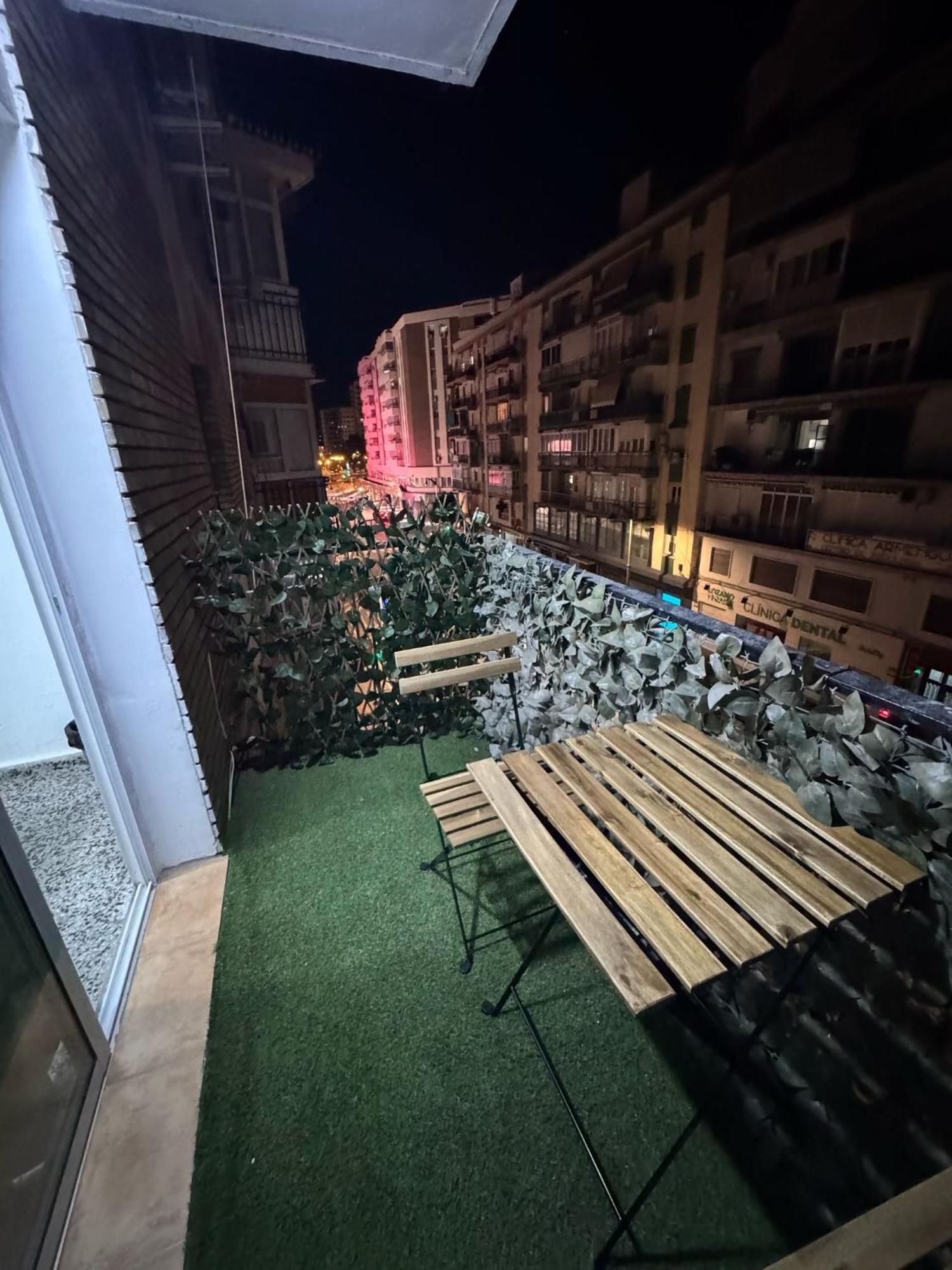 Apartamento De Habitaciones Privadas En El Centro De マラガ エクステリア 写真
